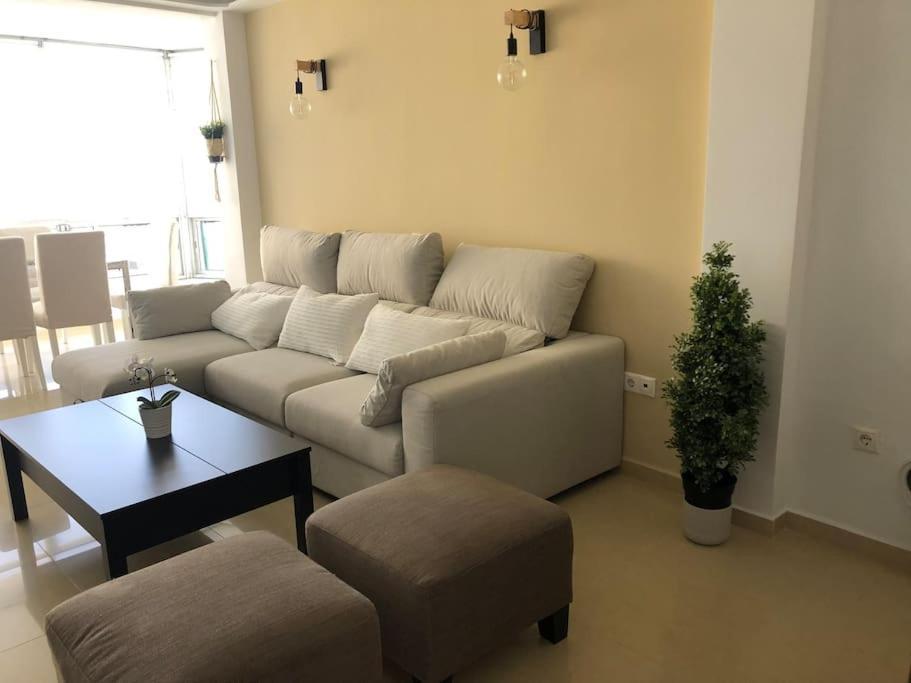Apartamento Amplio Y Centrico Фуeнхирола Екстериор снимка