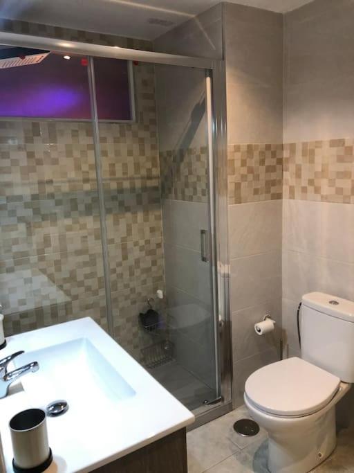 Apartamento Amplio Y Centrico Фуeнхирола Екстериор снимка