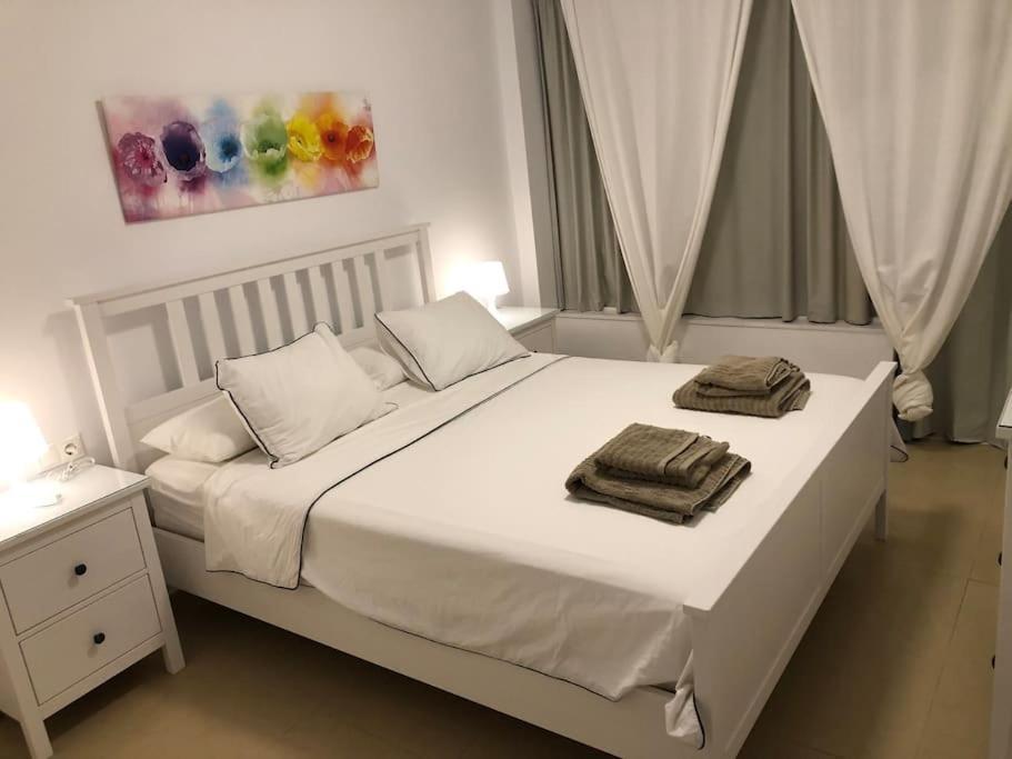 Apartamento Amplio Y Centrico Фуeнхирола Екстериор снимка