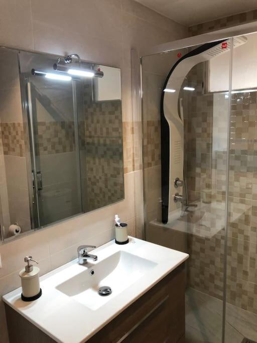 Apartamento Amplio Y Centrico Фуeнхирола Екстериор снимка